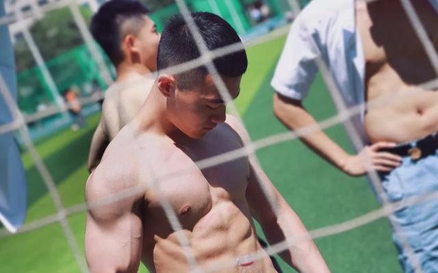 185CM东北电力大学肌肉男谢松锤，他的视频你看过吗？