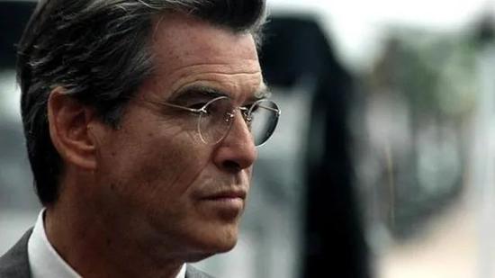 ‘007’Pierce Brosnan 的 LINDBERG 2000 Spirit